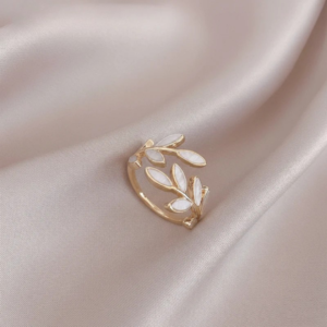 Millie - Graceful Leaf Ring